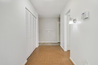 Welcome to 98 Pintail Court, a beautifully maintained CBS pool - photo 12