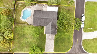 Welcome to 98 Pintail Court, a beautifully maintained CBS pool - photo 37