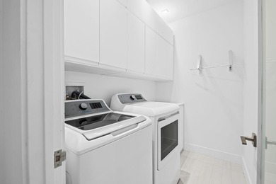 The pinnacle of waterfront luxury in this reimagined 4,000+ SF - photo 40