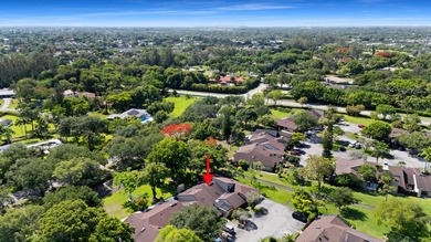 Welcome to this charming two-bedroom, two-bathroom villa in - photo 3