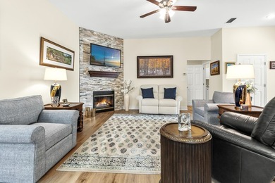 Beautifully updated and meticulously maintained single-story - photo 12