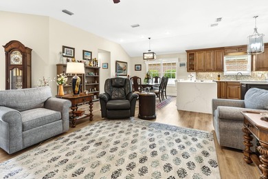Beautifully updated and meticulously maintained single-story - photo 13