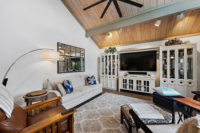 Beautifully remodeled 3 BR/3 BA home with a full 2 car garage in - photo 13