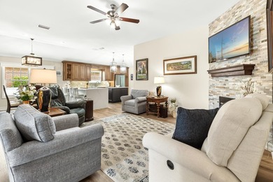 Beautifully updated and meticulously maintained single-story - photo 14