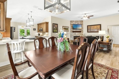 Beautifully updated and meticulously maintained single-story - photo 15