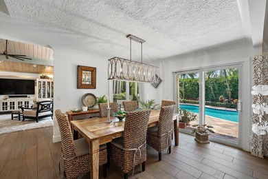 Beautifully remodeled 3 BR/3 BA home with a full 2 car garage in - photo 19
