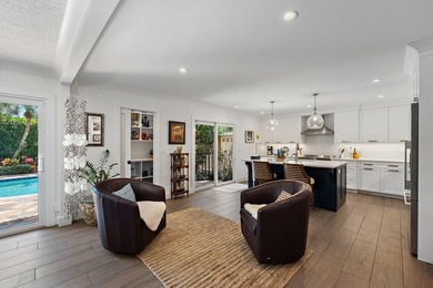 Beautifully remodeled 3 BR/3 BA home with a full 2 car garage in - photo 20