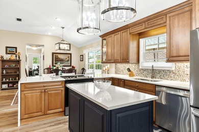 Beautifully updated and meticulously maintained single-story - photo 21