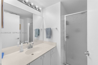 Bright and spacious corner unit with wide open bay and city - photo 22