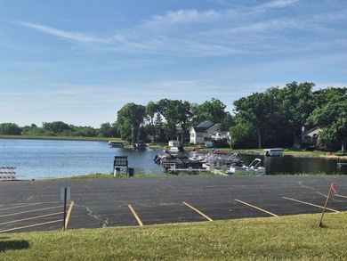 Candlewick Lake. Very open 3 bedroom ranch. Vaultged ceiling - photo 22