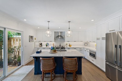 Beautifully remodeled 3 BR/3 BA home with a full 2 car garage in - photo 23