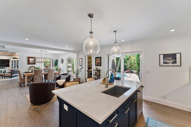 Beautifully remodeled 3 BR/3 BA home with a full 2 car garage in - photo 26