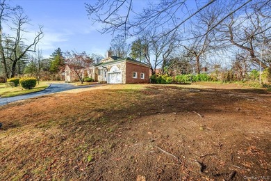 Welcome to this Sprawling Ranch in the Prestigious Village of - photo 29