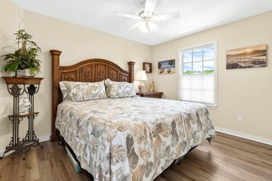 Beautifully updated and meticulously maintained single-story - photo 32