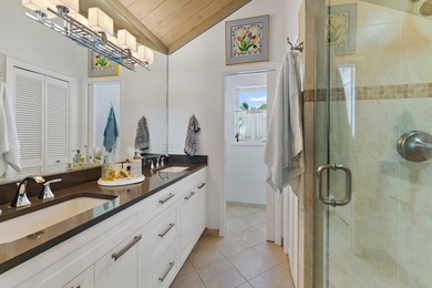 Beautifully remodeled 3 BR/3 BA home with a full 2 car garage in - photo 32