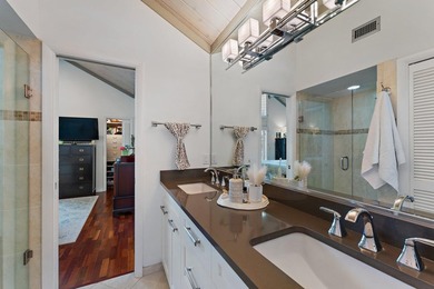 Beautifully remodeled 3 BR/3 BA home with a full 2 car garage in - photo 33