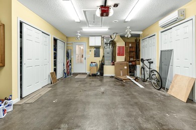 Beautifully updated and meticulously maintained single-story - photo 36