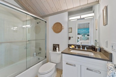Beautifully remodeled 3 BR/3 BA home with a full 2 car garage in - photo 37