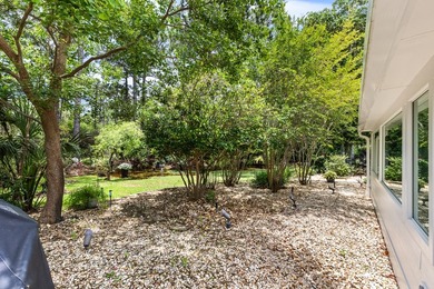 Beautifully updated and meticulously maintained single-story - photo 40