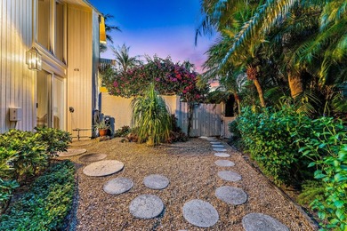 Beautifully remodeled 3 BR/3 BA home with a full 2 car garage in - photo 42