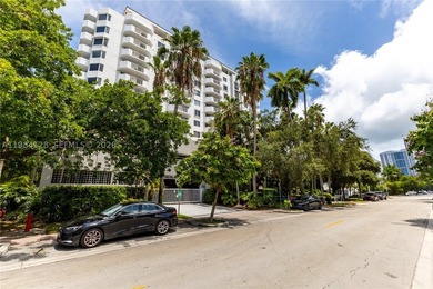 Bright and spacious corner unit with wide open bay and city - photo 50