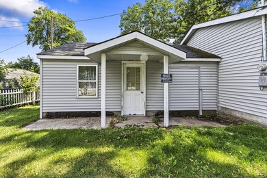 Wake up to beautiful views of Houghton Lake from the spacious - photo 4