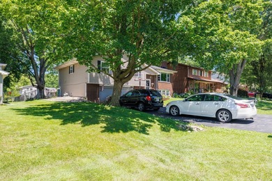 Welcome to this beautifully maintained 4-bedroom, 2.5-bath - photo 4