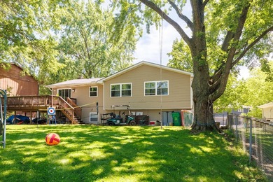 Welcome to this beautifully maintained 4-bedroom, 2.5-bath - photo 5