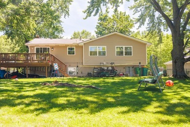 Welcome to this beautifully maintained 4-bedroom, 2.5-bath - photo 6