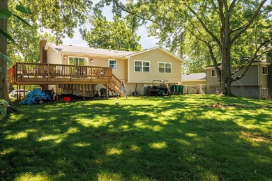 Welcome to this beautifully maintained 4-bedroom, 2.5-bath - photo 7