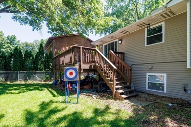 Welcome to this beautifully maintained 4-bedroom, 2.5-bath - photo 8