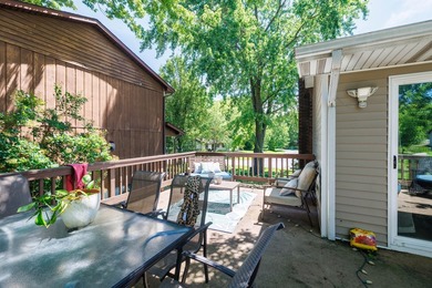 Welcome to this beautifully maintained 4-bedroom, 2.5-bath - photo 9