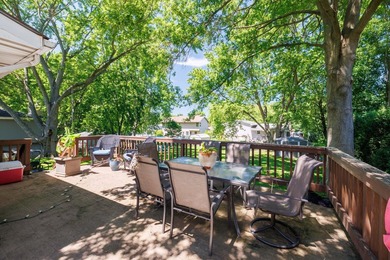 Welcome to this beautifully maintained 4-bedroom, 2.5-bath - photo 10