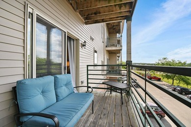 This well-maintained 1-bedroom condo offers a comfortable - photo 21