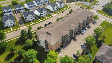 This well-maintained 1-bedroom condo offers a comfortable - photo 37