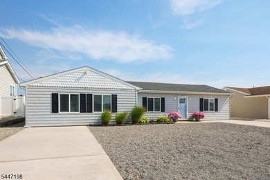 Immaculate turn key waterfront ranch in the desirable Skippers - photo 4