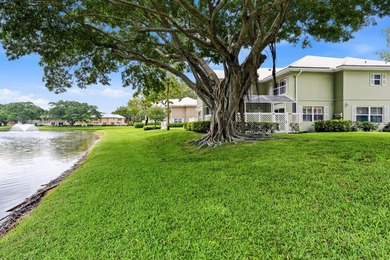 Welcome to this lovingly cared for waterfront townhome centrally - photo 2