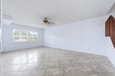 Welcome to this lovingly cared for waterfront townhome centrally - photo 5