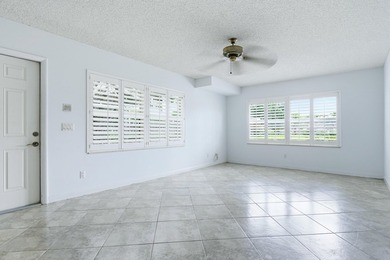 Welcome to this lovingly cared for waterfront townhome centrally - photo 6