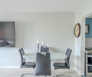Beautifully done unit in Imperial Point for a great value ! Step - photo 3