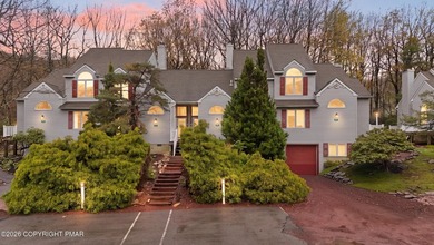 Welcome to your dream Pocono Mountain retreat! This turn-key - photo 1