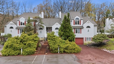 Welcome to your dream Pocono Mountain retreat! This turn-key - photo 2