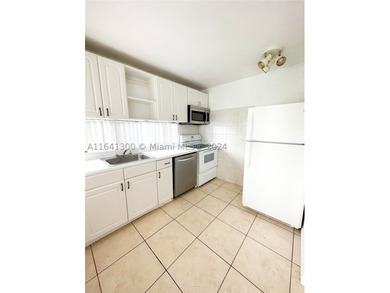 Great 2/2 , plus a Den, half a block from the beach on the - photo 6