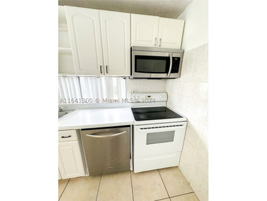 Great 2/2 , plus a Den, half a block from the beach on the - photo 7
