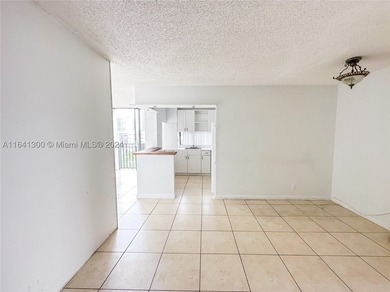 Great 2/2 , plus a Den, half a block from the beach on the - photo 10