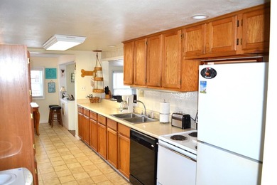 Immaculately maintained and truly move-in ready, this charming - photo 25