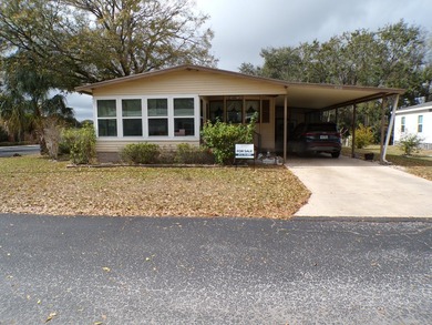 Well-maintained 1990 manufactured home located on a desirable - photo 1