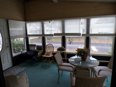 Well-maintained 1990 manufactured home located on a desirable - photo 4