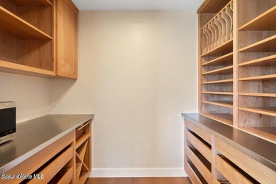 Welcome to this well-appointed condo offering comfort - photo 11