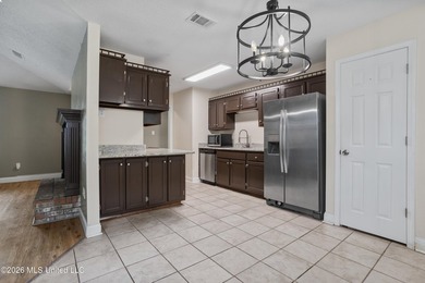 Beautiful 3-Bedroom Home with Open Floor Plan! This inviting - photo 11